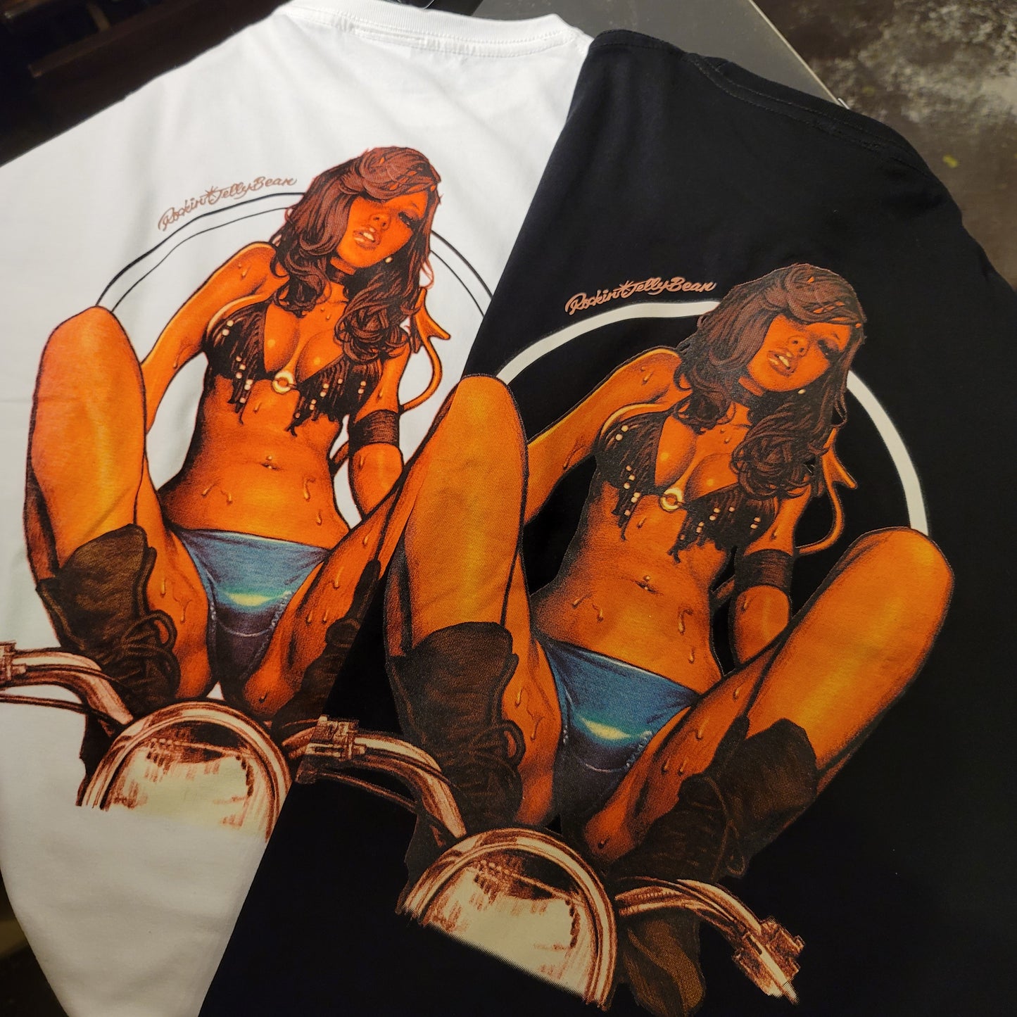 "Devil’ s House Wives vol.4" Pocket T-shirt